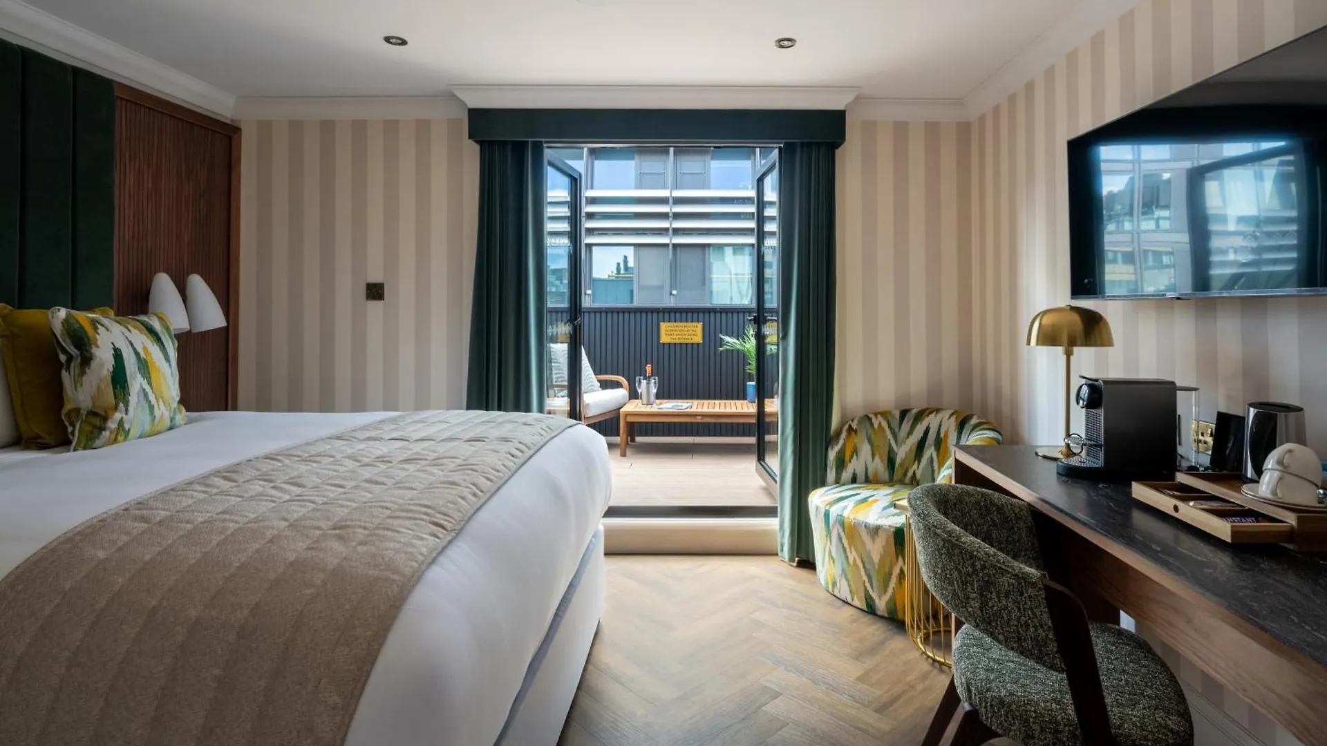 8 Romantic Hotels Near Borough Market Worth Booking as a Couple