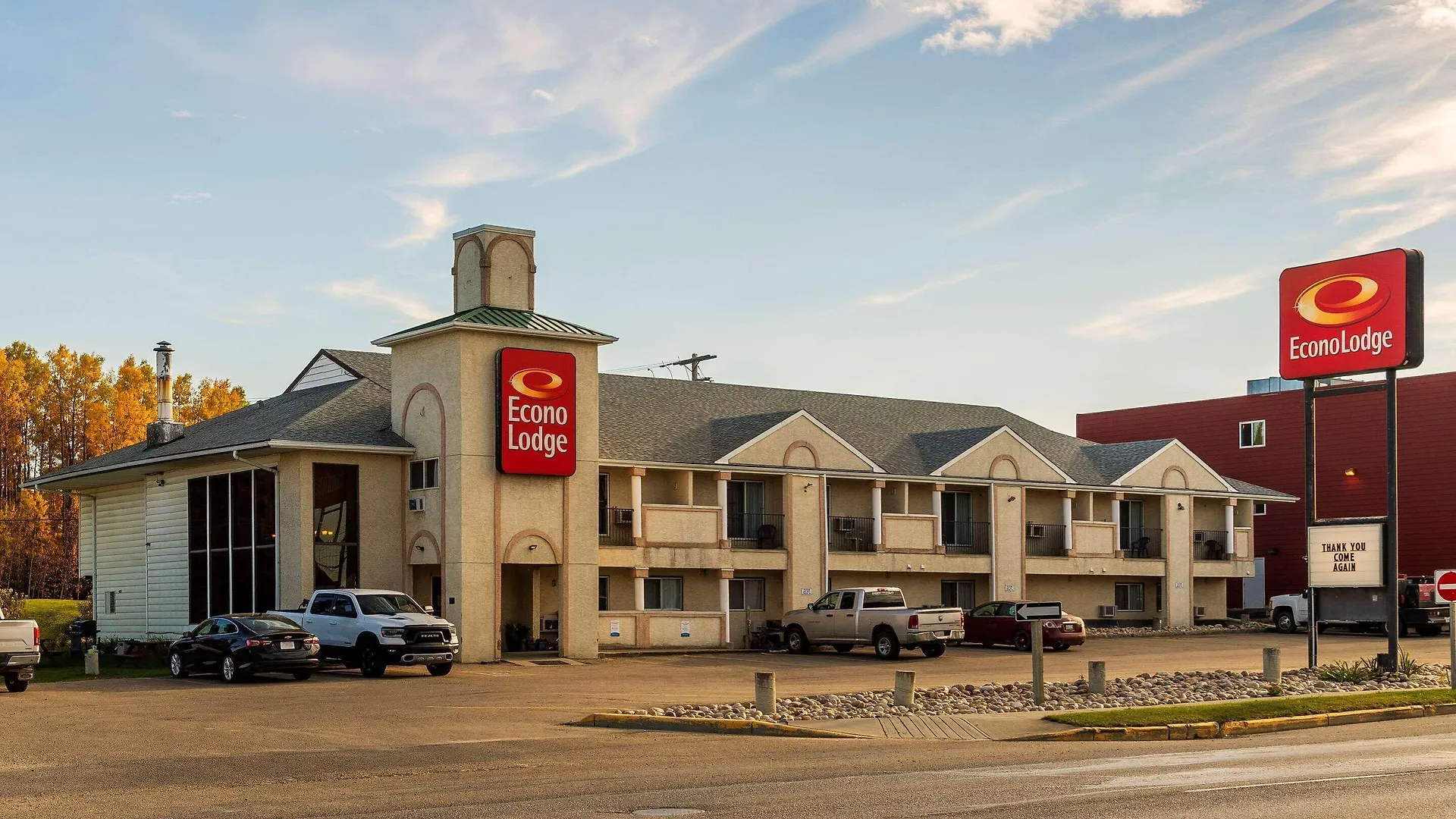 4 Lodge Hotels In Alberta That Actually Deliver