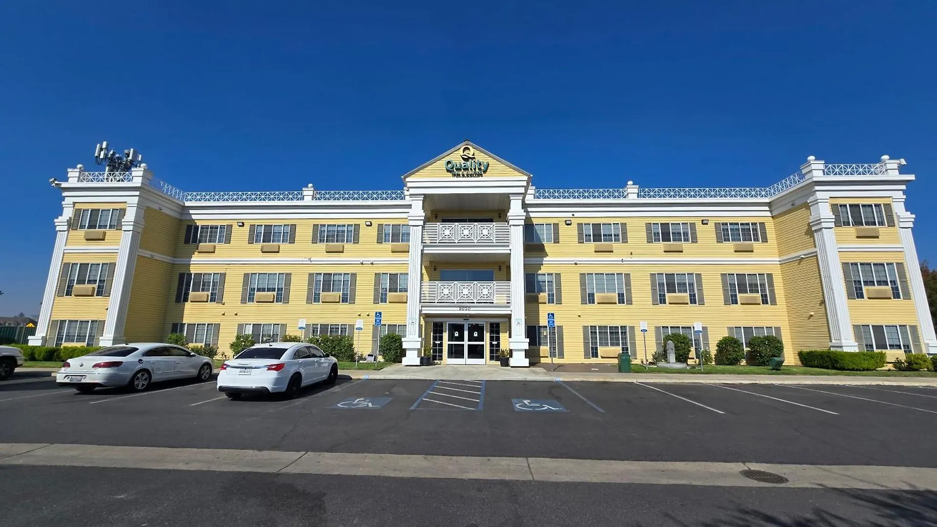 4 Leisure Hotels Near Country M Ranch Worth Booking