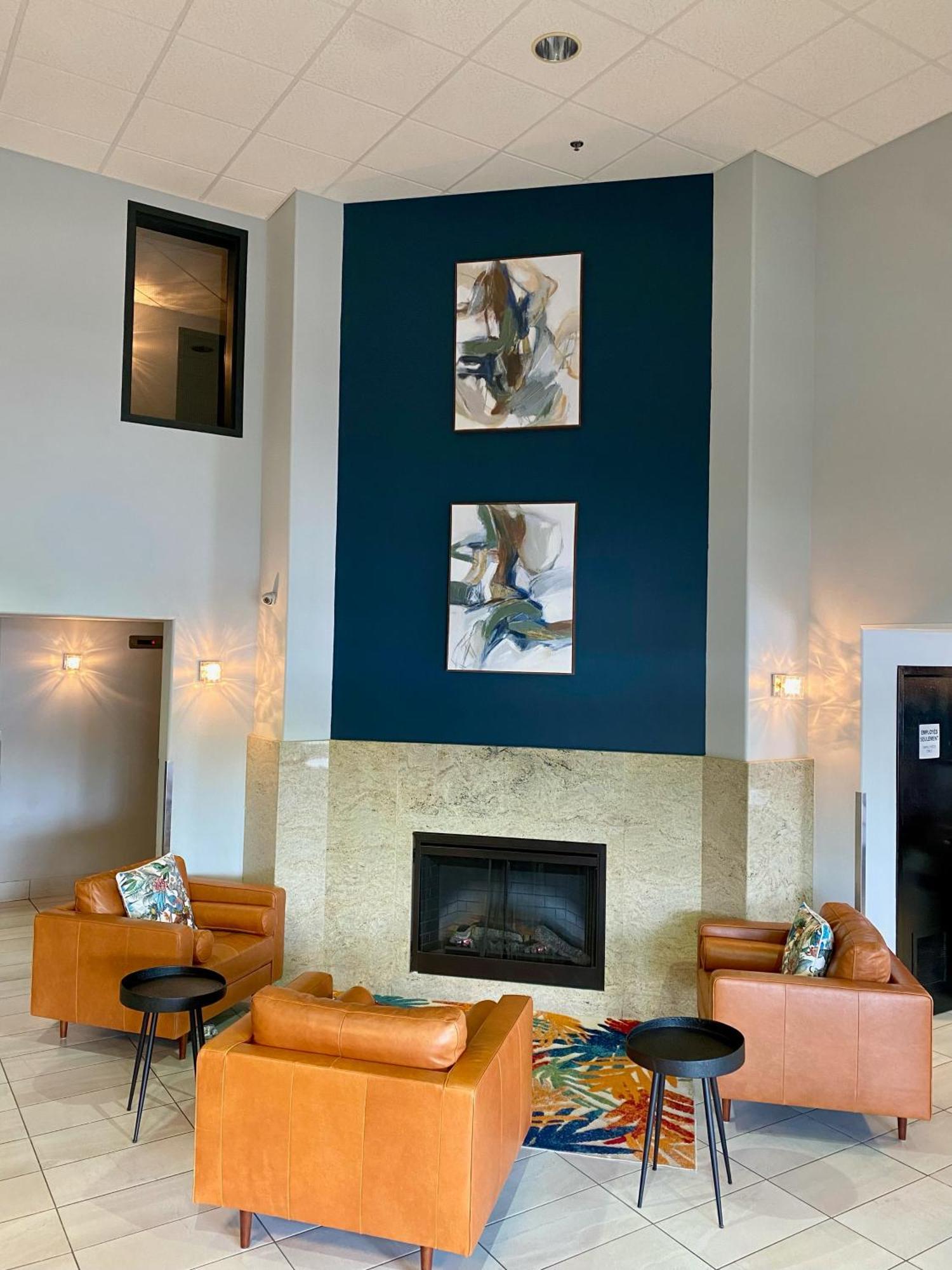 4 Business Hotels in Montreal That Deliver on Practicality