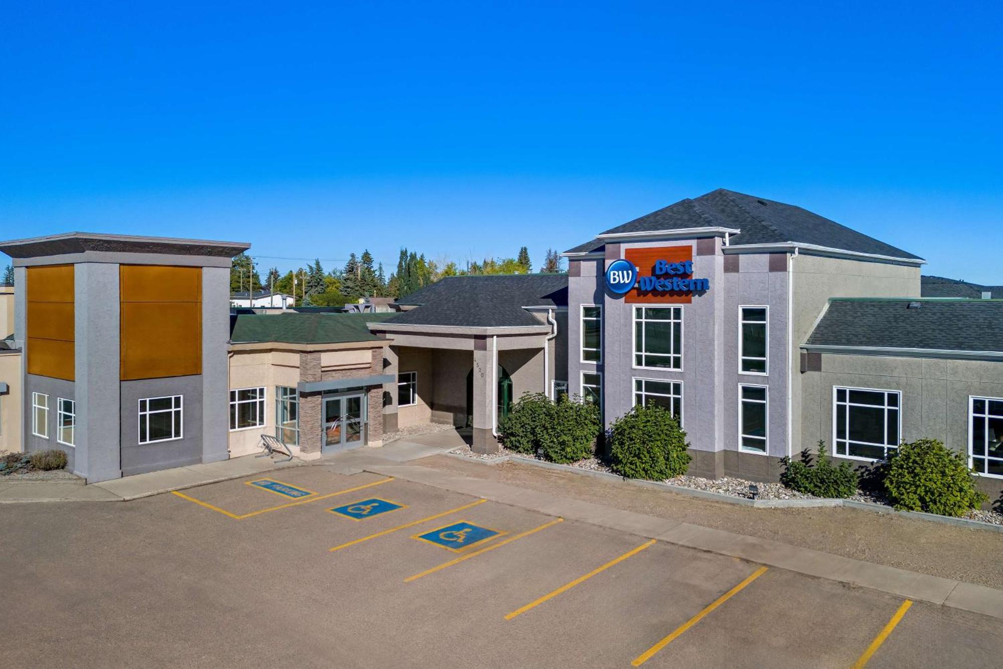 10 Best Western Hotels in Canada That Stand Out